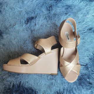 (Category: ) located in . Submitted by kcclosetsale (Listing ID 1110523482, Image 1). Description: .
