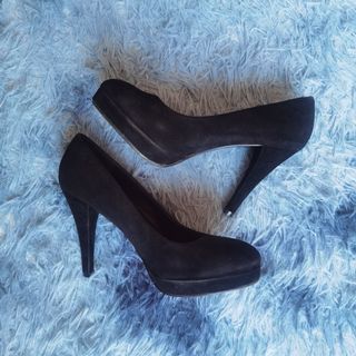 (Category: ) located in . Submitted by kcclosetsale (Listing ID 1110517354, Image 1). Description: .