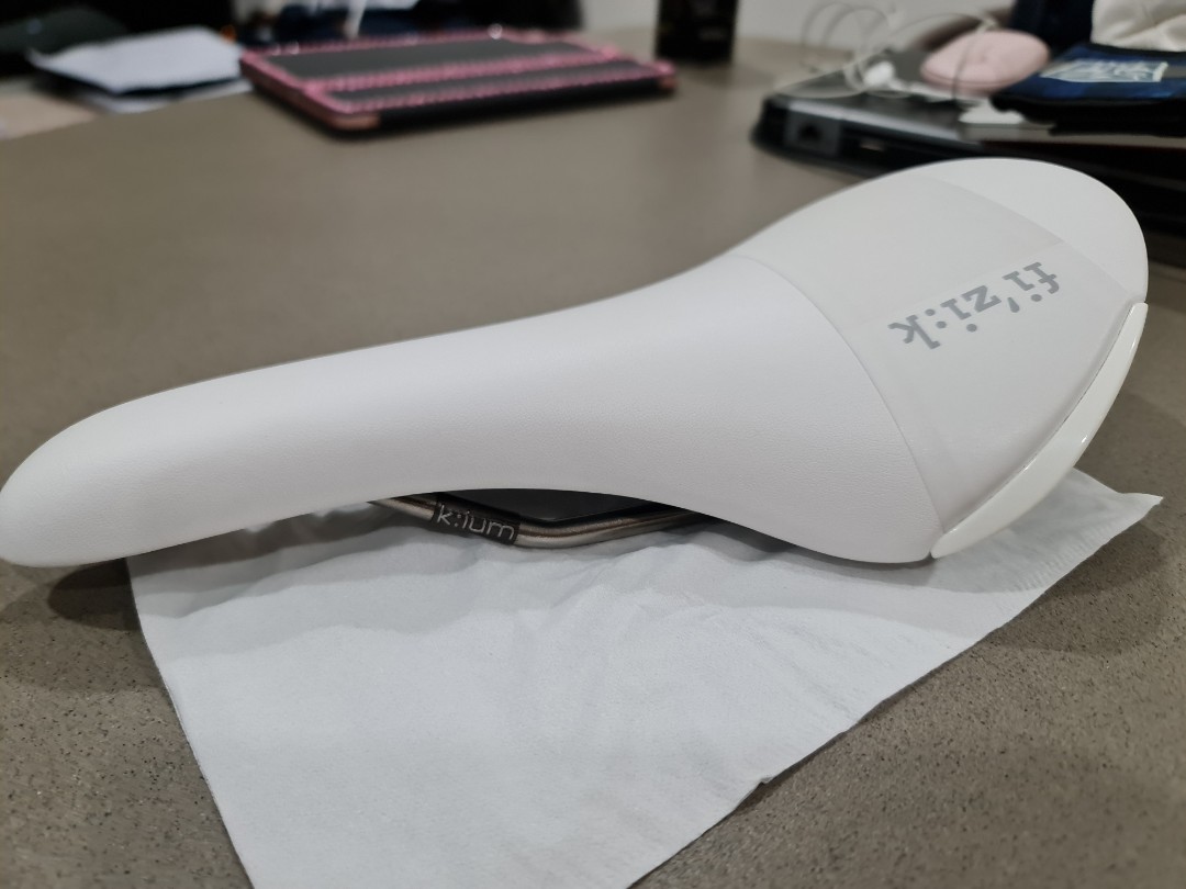 Brompton shop white saddle
