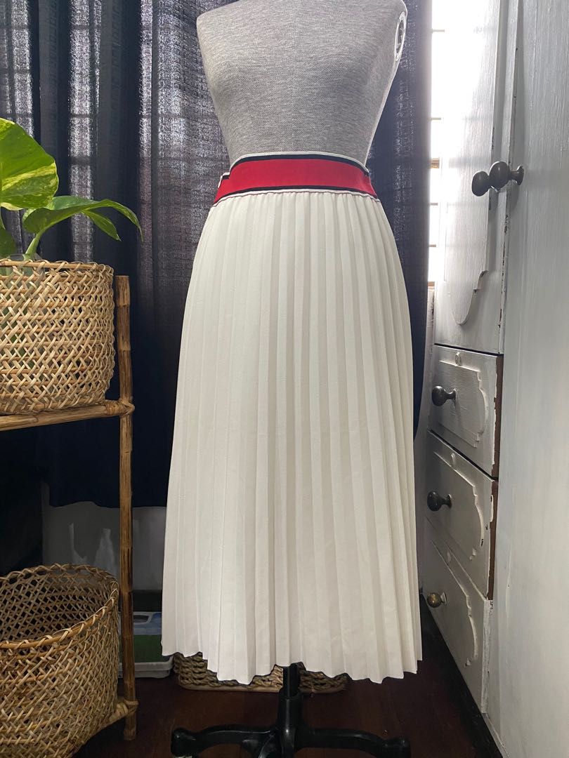 HK electric pleated skirt