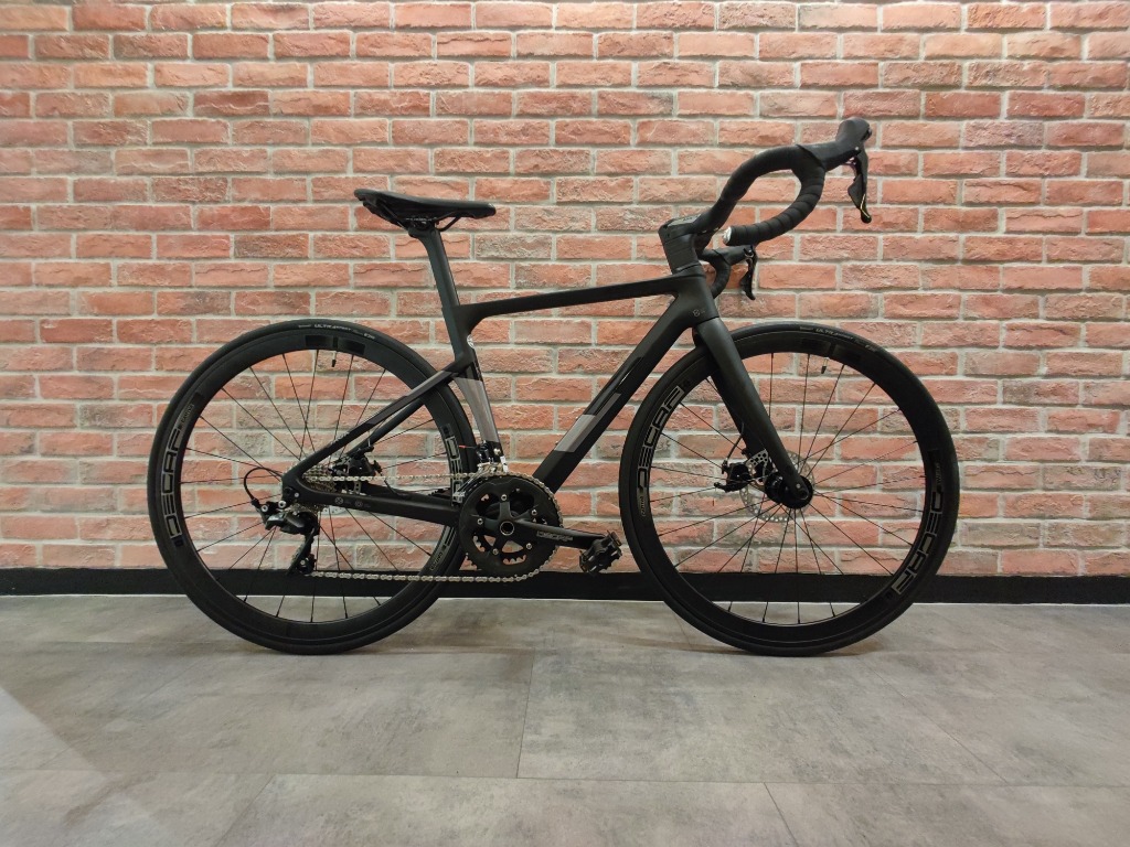 Java Vesuvio 2021 UCI Road Bike, Disc Brakes, Full Carbon, Shimano 105 ...