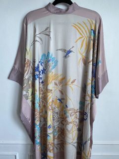 (Category: ) located in . Submitted by stylizedcloset (Listing ID 1110519692, Image 1). Description: .