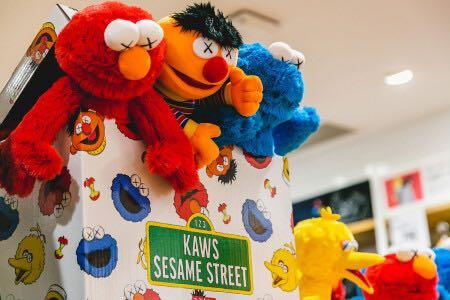Uniqlo sesame street box hotsell
