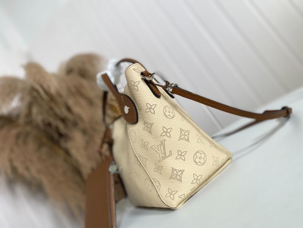 Louis Vuitton Hina PM, Luxury, Bags & Wallets on Carousell