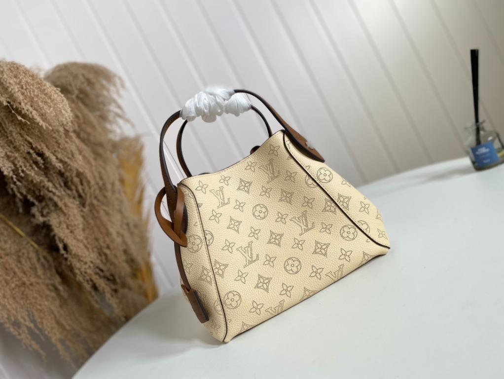 Kelsie H Wins a Louis Vuitton Hina PM in pink 