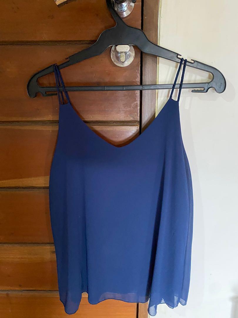 Navy Blue Sleeveless Top (unbranded) (Category: Sleeveless) located in Quezon City. Submitted by camusocean (Listing ID 1110480523, Image 2). Description: Fabric is really nice for an unbranded top! Flows so well in actual, can pass for a Uniqlo top. Best fits M-Semi L Helping tags: Cotton On, Forever 21, Shein, Terranova, Uniqlo .