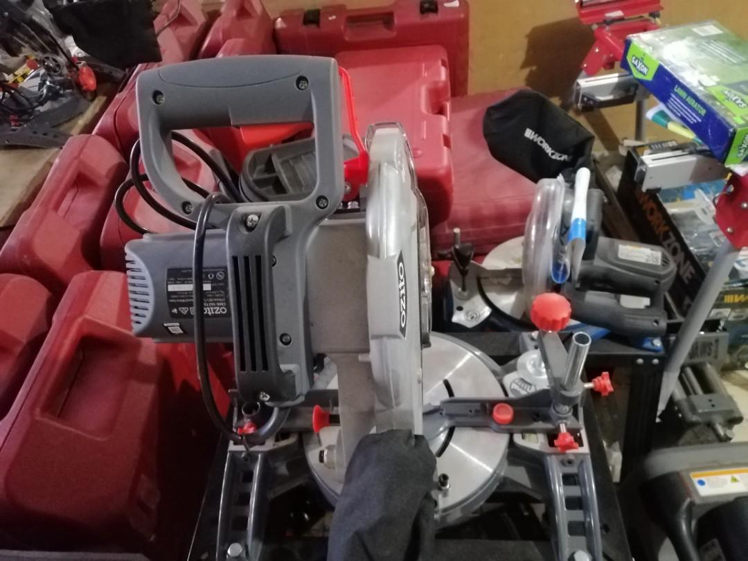 Ozito Compound Mitre Saw with Stand (Category: Construction Tools & Equipment) located in San Pedro. Submitted by aus-plus (Listing ID 1110419425, Image 1). Description: Ozito Compound Mitre Saw with Stand.