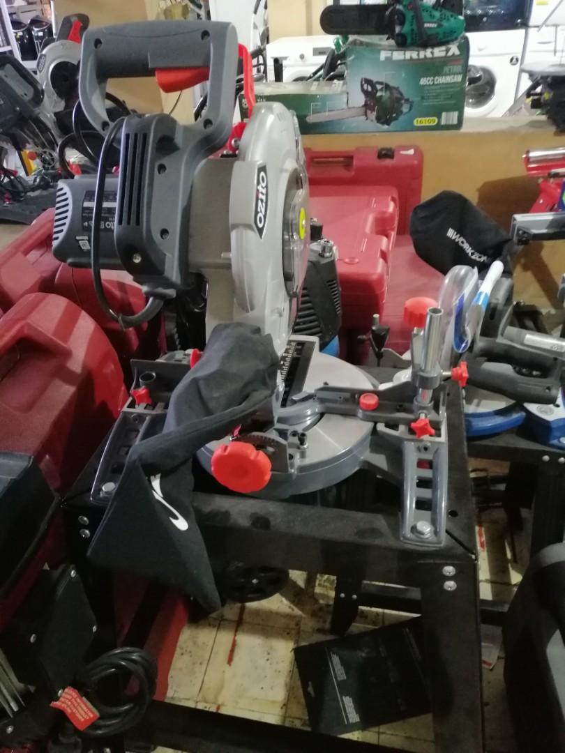 Ozito Compound Mitre Saw with Stand (Category: Construction Tools & Equipment) located in San Pedro. Submitted by aus-plus (Listing ID 1110419425, Image 3). Description: Ozito Compound Mitre Saw with Stand.
