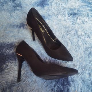 (Category: ) located in . Submitted by kcclosetsale (Listing ID 1110515652, Image 1). Description: .