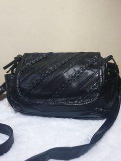 Slingbag hitam