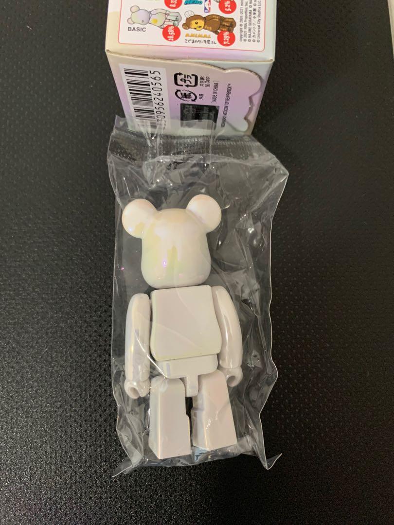 Bearbrick basic 42 Letter Basic B (Category: Designer & Blind Box Toys) located in Singapore. Submitted by good_eye (Listing ID 1110678319, Image 2). Description: .