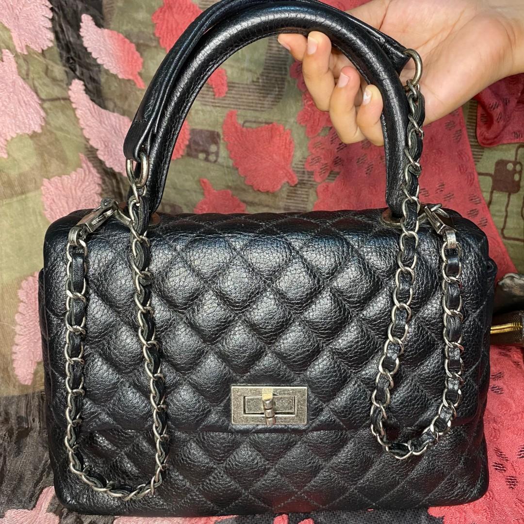 Black leather bag (Category: Luxury Bags & Wallets) located in Imus. Submitted by glenda007 (Listing ID 1110629494, Image 1). Description: japan bag source, personal collection..