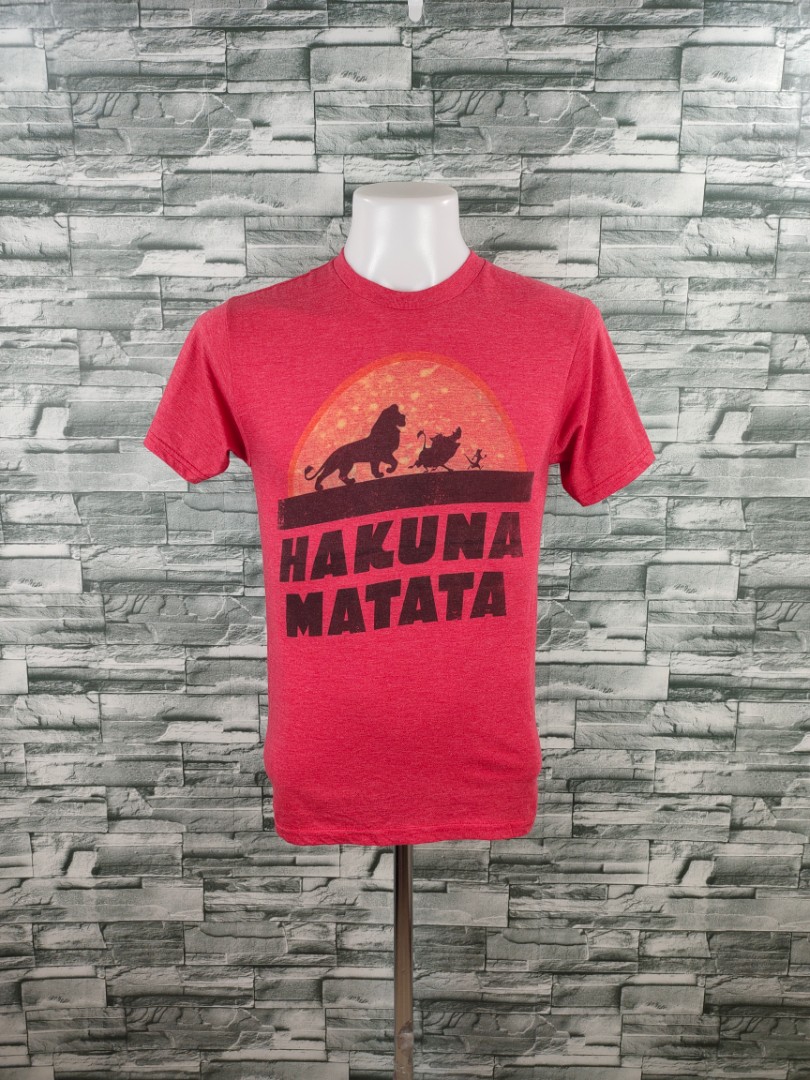 Disney The Lion King Hakuna Makata Red Shirt, Men's Fashion, Tops ...