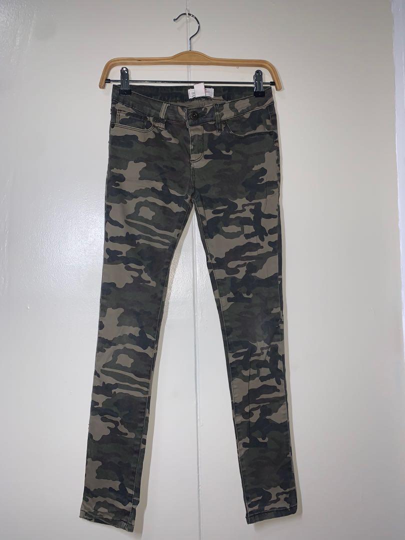 Forever 21 online camo joggers