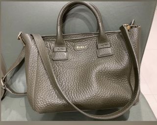 (Category: ) located in . Submitted by sofiagcloset (Listing ID 1110657675, Image 1). Description: .
