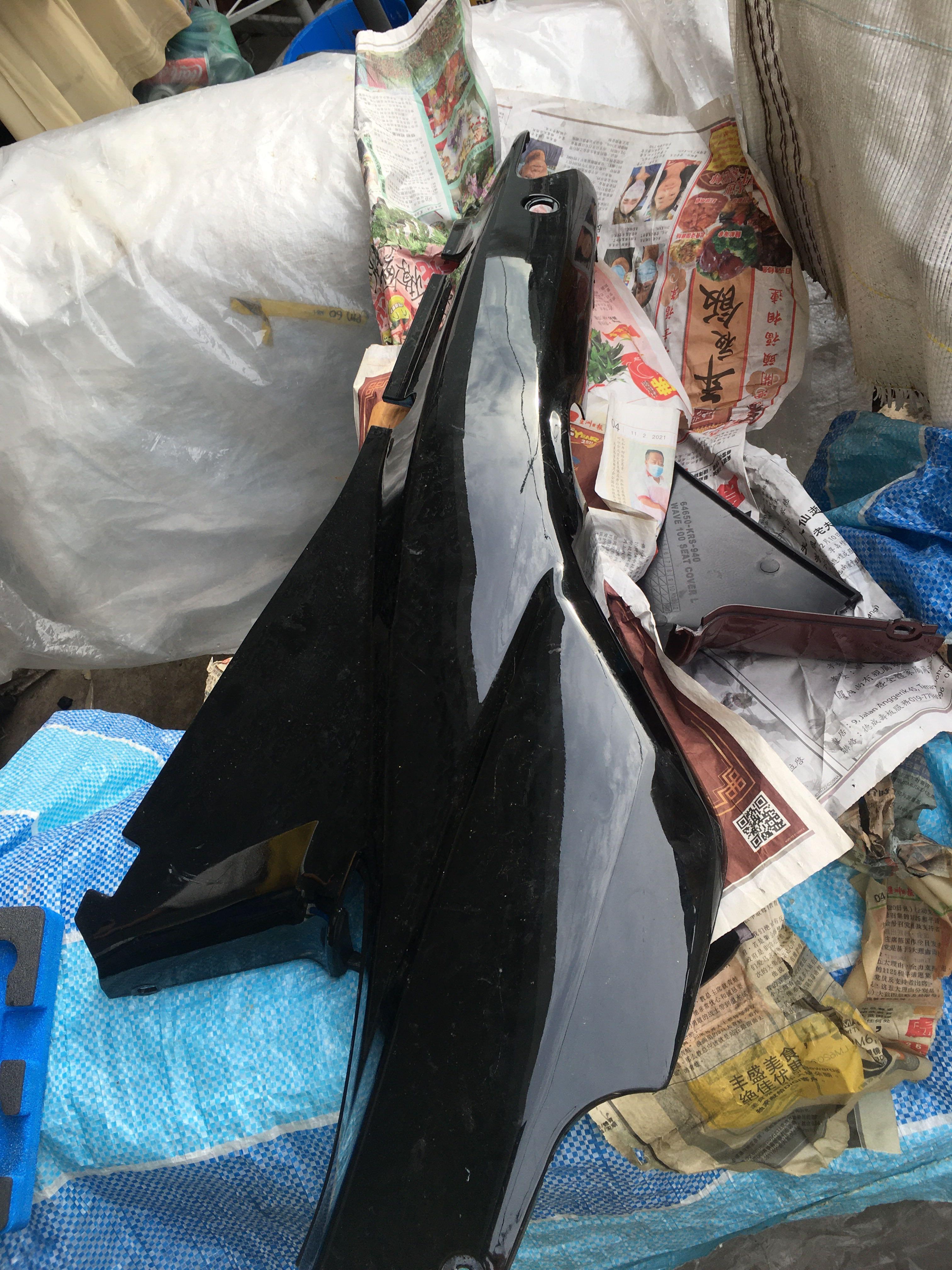 Honda wave 100 L side body cover black Motorbikes on Carousell