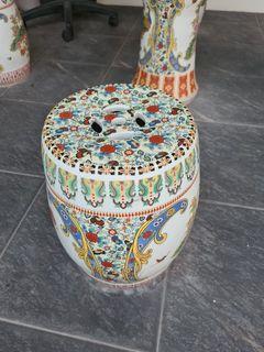 Meja guci keramik