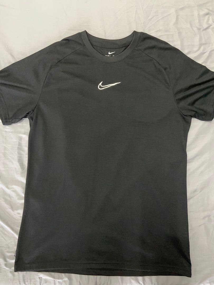 Nike centre hotsell logo t shirt