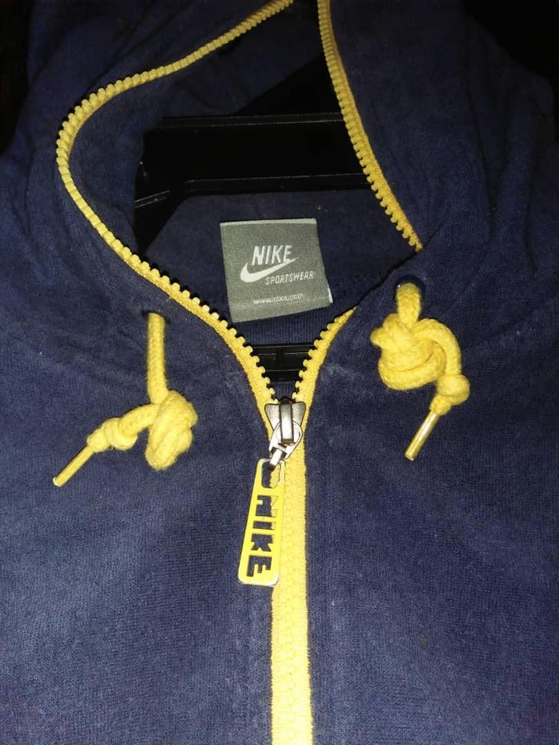 nike shoes with zipper on top