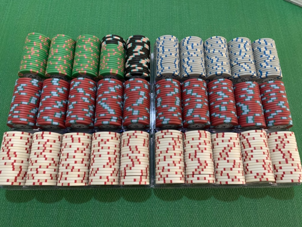 Poker Chip Set Milano China Clays 10g 600 Chips set, Hobbies & Toys