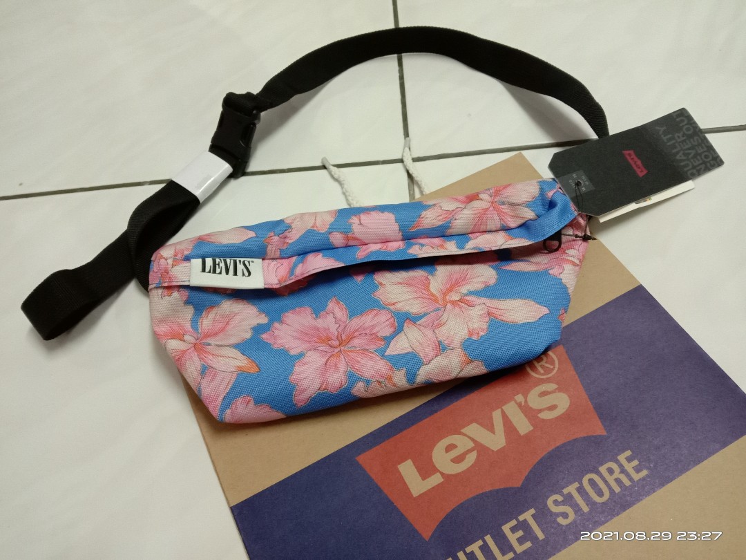 Pouch bag levis Women s Fashion Bags Wallets Purses Pouches on Carousell
