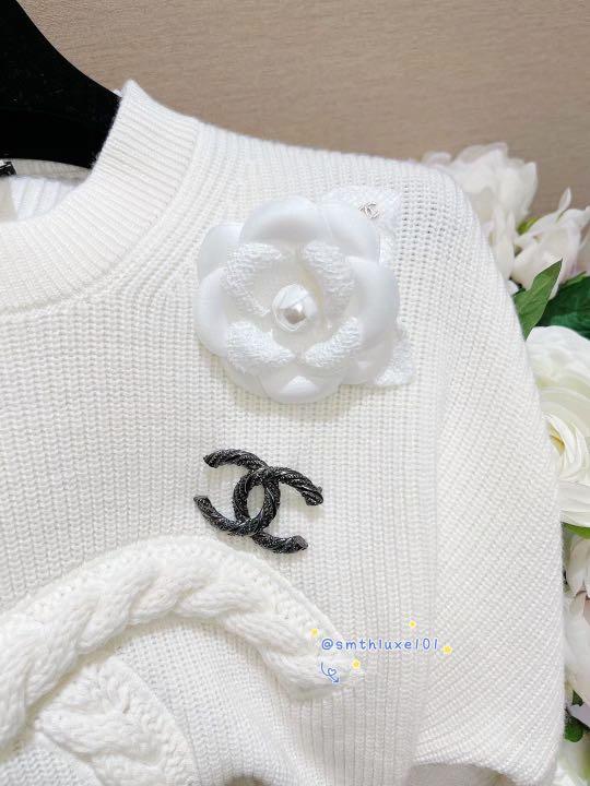 White chanel sweater outlet
