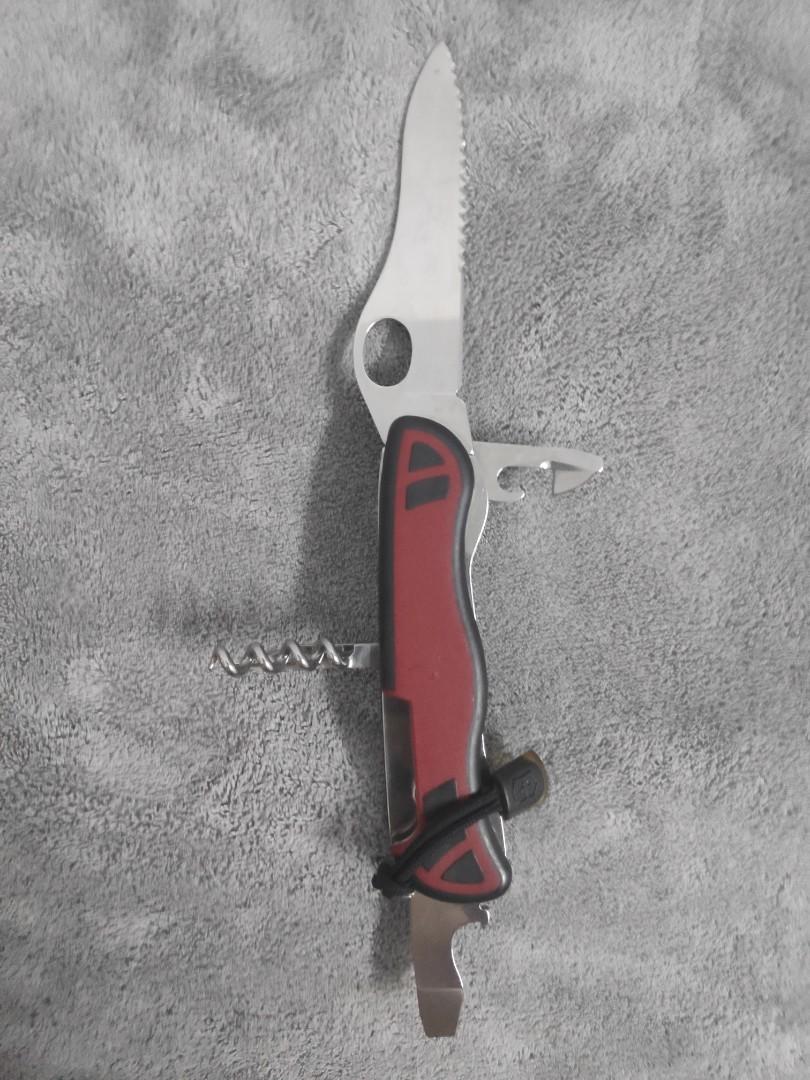 Victorinox nomad 2025 one hand