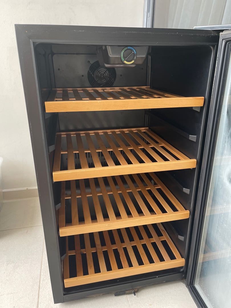 Vintec Wine Fridge V30SG, TV & Home Appliances, Kitchen Appliances