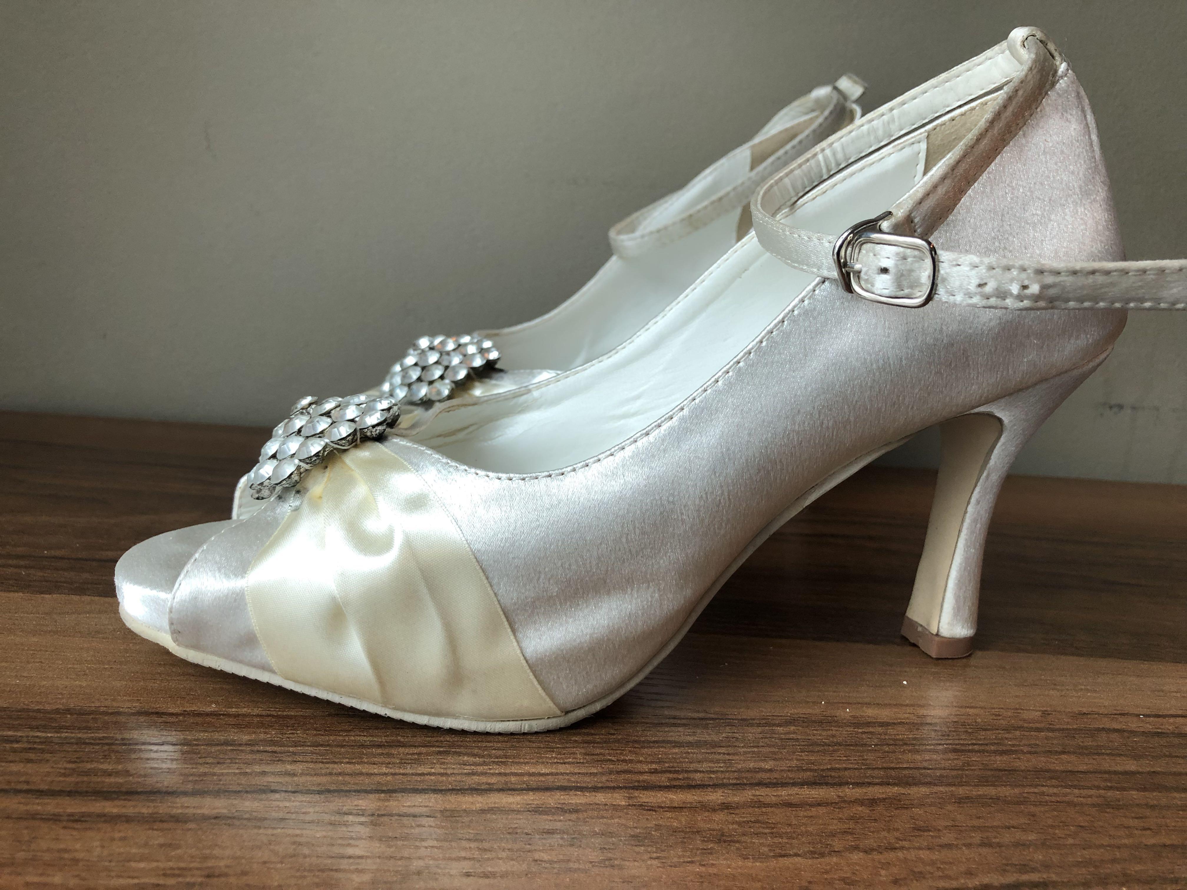 White party heels Women s Fashion Footwear Heels on Carousell