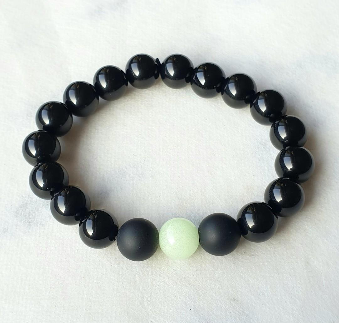 Luminous obsidian outlet bracelet