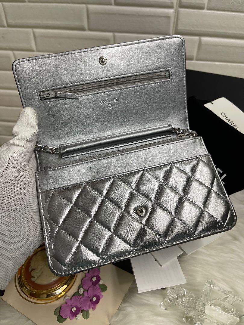 Leather crossbody bag Chanel Silver in Leather - 29694844