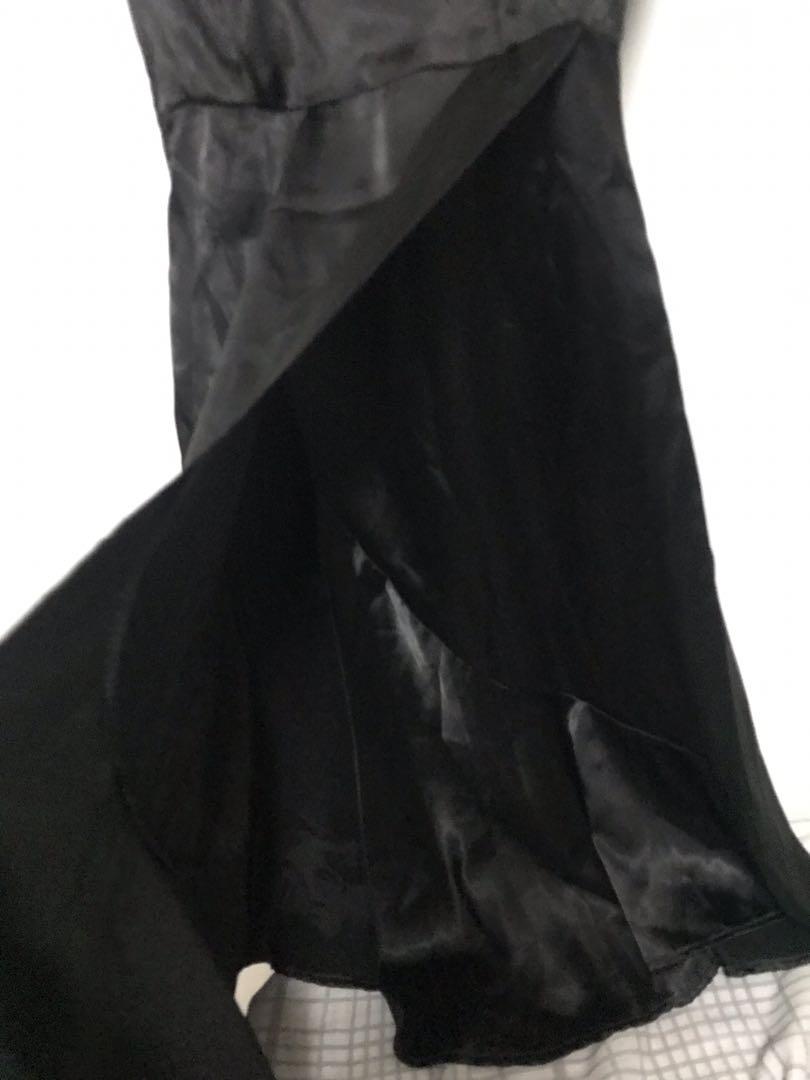 Black overlap dress with side zipper (Category: Dresses) located in Quezon City. Submitted by kyrania_declutter (Listing ID 1105050412, Image 3). Description: Never used. Super like new po. Fit xs to small size☺️.