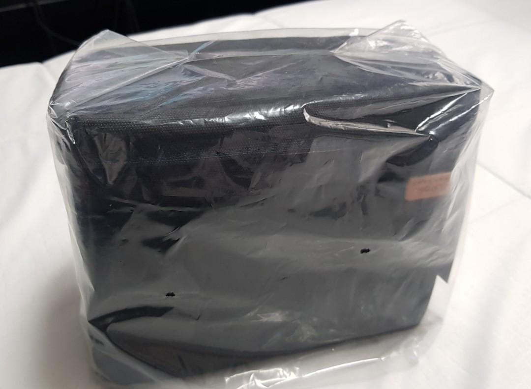 Camera Case (Category: Camera Bags & Carriers) located in Singapore. Submitted by cteee (Listing ID 1104956298, Image 2). Description: BNIP Sony Soft Carrying Case https://www.sony-asia.com/electronics/interchangeable-lens-cameras-cases-covers-straps/lcs-bbk.
