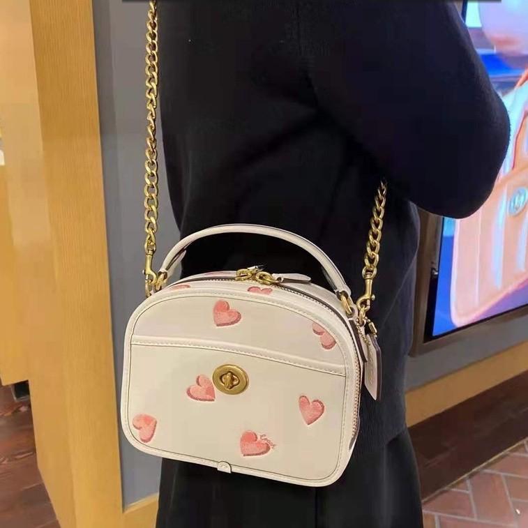🎊💞COACH C3920: LUNCHBOX TOP HANDLE with HEART PRINT, Luxury