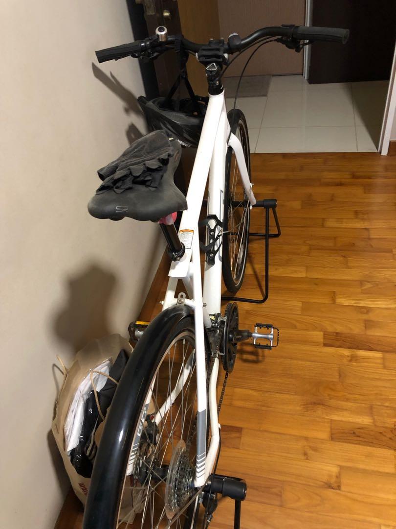 GT Traffic 1.0 hybrid bicycle mountain road Sports Equipment