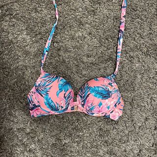 (Category: ) located in . Submitted by iloveclothes.com (Listing ID 1105052281, Image 1). Description: .