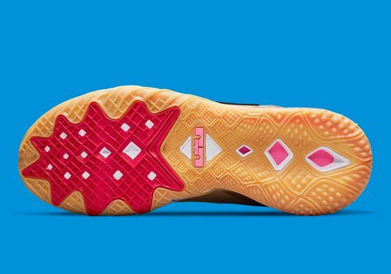 Lebron lucky shop charms shoes