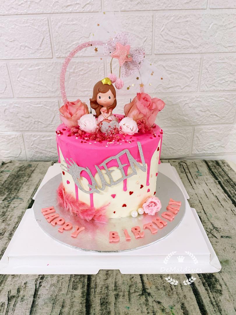 The Naked Cake Bakery - Cinderella birthday cake! Chocolate cake with white  chocolate ganache filling 💕 | Facebook