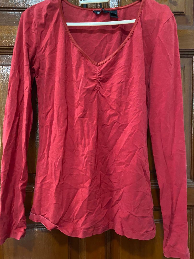 MNG basic stretchable top (Category: Blouses) located in Kuala Lumpur. Submitted by nazmh (Listing ID 1104956339, Image 1). Description: S size fits small M.