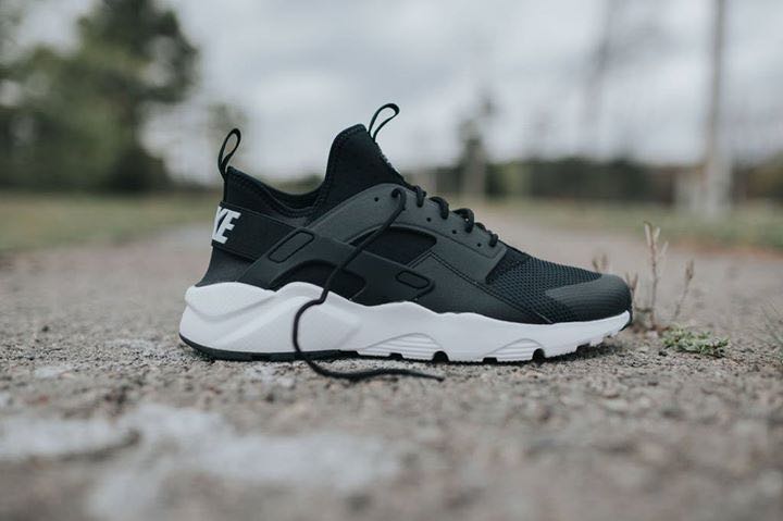 Nike huarache mens white and black cheap