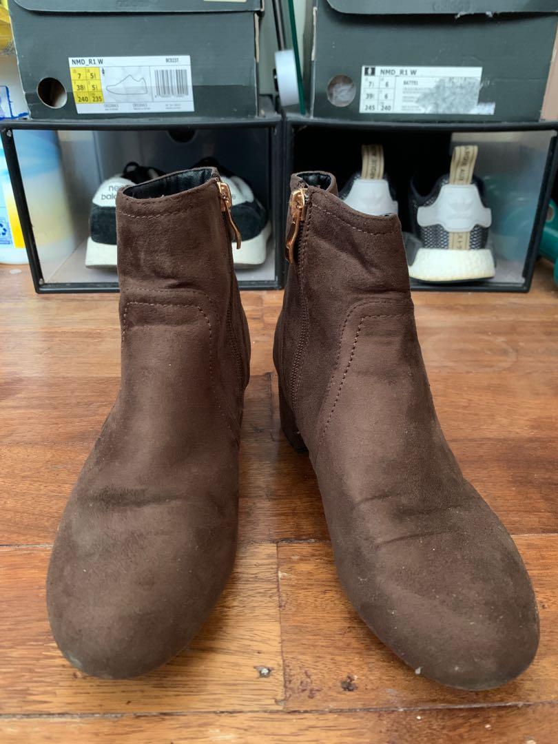 Suede brown boots (Category: Boots) located in Manila. Submitted by declatter (Listing ID 1104928493, Image 1). Description: .