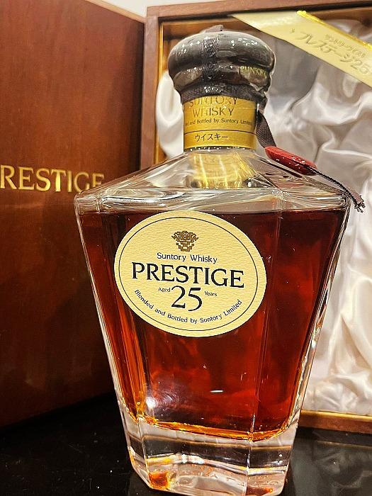 Suntory 25 years Prestige Whisky 700ml Crystal Decanter, 嘢食& 嘢