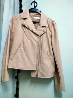 (Category: ) located in . Submitted by lovetoshoptildrop (Listing ID 1105092657, Image 1). Description: .