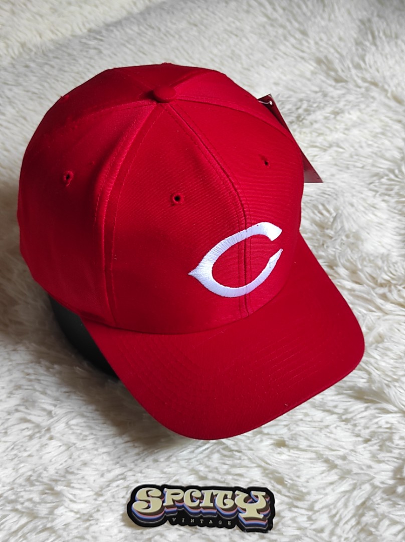 Vintage Cincinnati Reds Snapback, Men's Fashion, Watches & Accessories,  Caps & Hats on Carousell