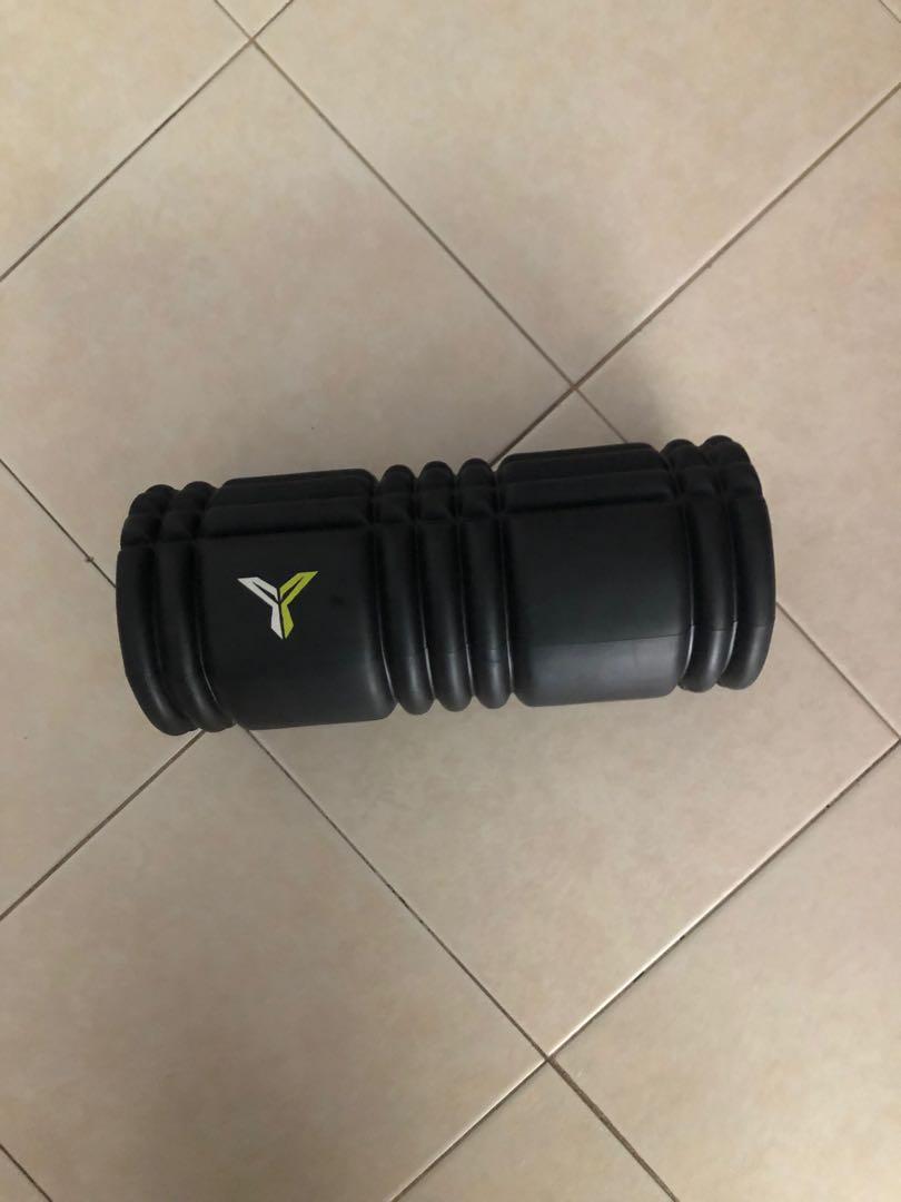 Workout Items Set (Category: Cardio & Fitness Machines) located in Singapore. Submitted by rigby_biggest_fan (Listing ID 1104961949, Image 2). Description: Selling cause Im impulsive and have like so much of things that I don’t use - Yoga/pilates workout stick band thingy - resistance band - 1kg weights (each) - abs roller Also, I probably used to try them but I don’t use them cause Im too busy with class and my full time job lol Pls help a broke