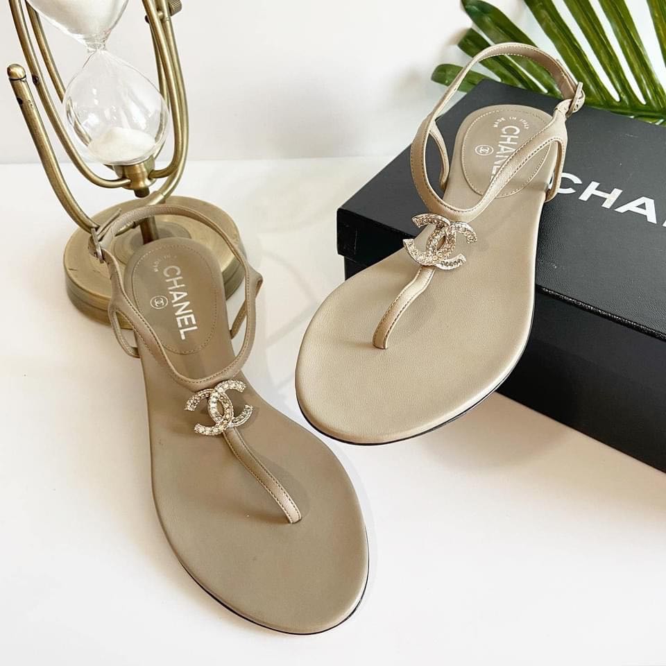 Chanel cc sale thong sandals