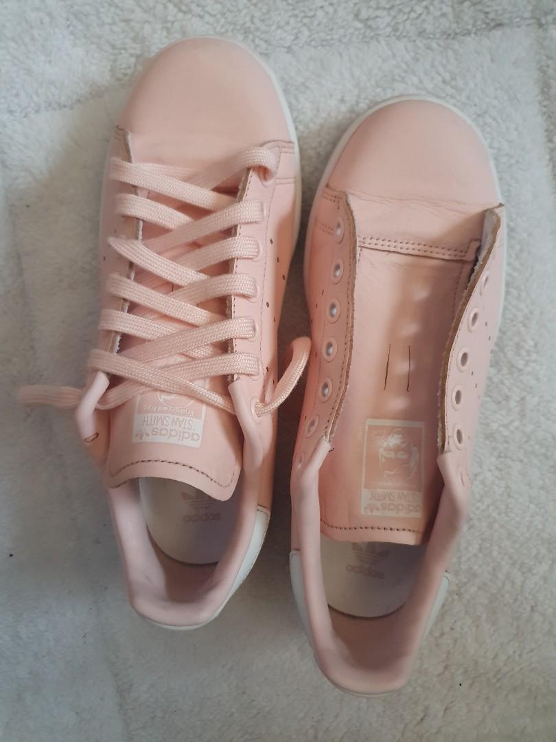 ADIDAS STAN SMITH (Category: Sneakers) located in Antipolo. Submitted by aprililing (Listing ID 1105141636, Image 2). Description: used twice lang po. sa Zalora binili original price: P4,800 RFS: di ko na ginagamit, sayang 😌.