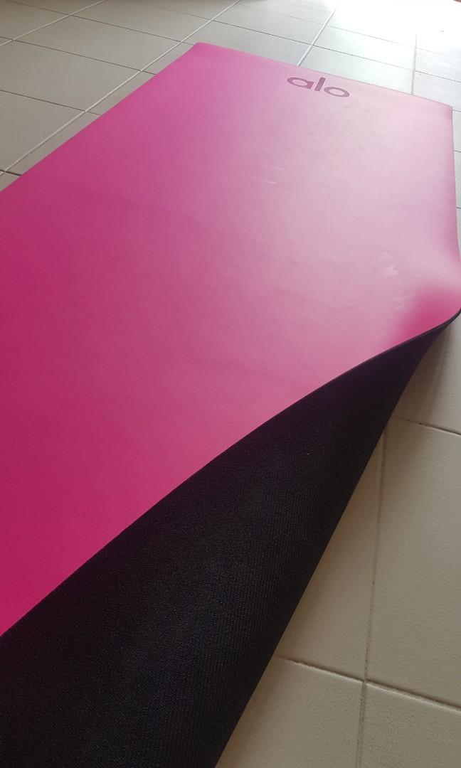 hot pink alo yoga mat: keep or return?!?!?! 🎀 #aloyogamat #alowarrior