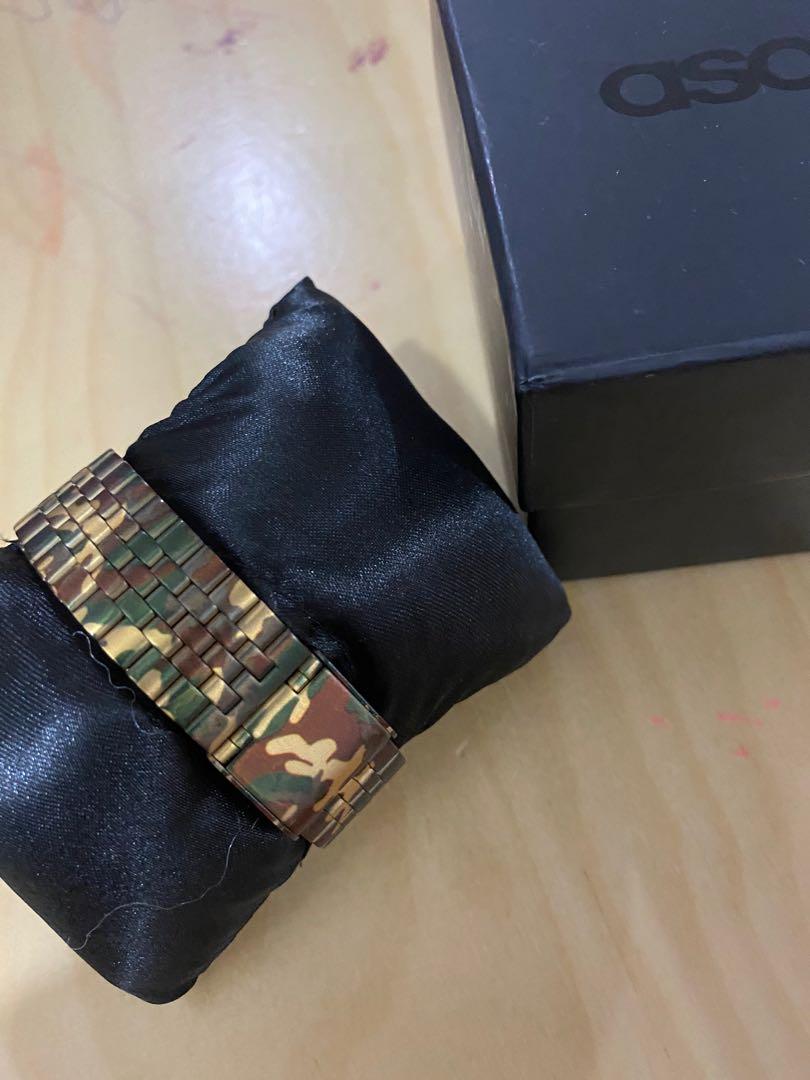 ASOS Retro Watch in Green Camo (Category: Men's Watches) located in Quezon City. Submitted by martinhatol (Listing ID 1105255202, Image 3). Description: Discontinued style. ASOS Retro Watch in Green Camouflage. Like new. Barely used. Complete with box and booklet. Easy adjustable strap. .