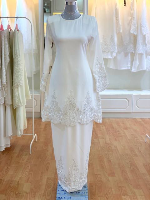 Baju Kurung Moden Putih Women S Fashion Bridal Wear On Carousell